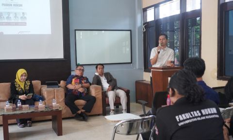Anggota Bawaslu Jawa Barat, Usep Agus Zawari saat membeikan sambutan dan membuka Acara