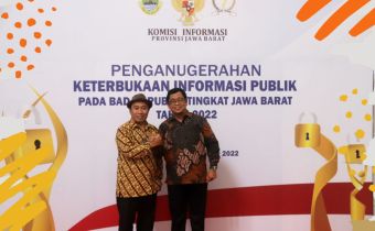 BAWASLU PROVINSI JAWA BARAT BERKOMITMEN SEBAGAI LEMBAGA PUBLIK INFORMATIF 