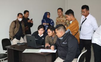 PIMPINAN BAWASLU JABAR MENGAWASI BERSAMA TIM FASILITASI