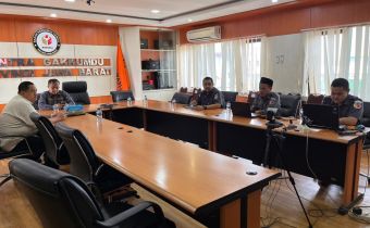 Ketua dan Anggota beserta Kepala Sekretariat Bawaslu Jabar gelar rapat daring persiapan Ngaburuti Pengawasan 2026 (10/2/2026)