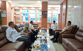 Ketua dan Anggota Bawaslu Jawa Barat melakukan kunjungan ke Kanwil Kemenag Jawa Barat dan diterima langsung oleh Kepala Kanwil, Dudu Rohman, pada 18 Februari 2026.