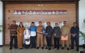 Ketua Bawaslu Provinsi Jawa Barat Zacky Muhammad Zam Zam beserta jajaran pimpinan Bawaslu Provinsi Jawa Barat melaksanakan audiensi strategis dengan Badan Kesbangpol Provinsi Jawa Barat di Kantor Kesbangpol Jawa Barat, Kota Bandung, Senin (20/4/2026).