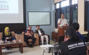Anggota Bawaslu Jawa Barat, Usep Agus Zawari saat membeikan sambutan dan membuka Acara