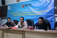 Koordinator Divisi Hukum Bawaslu Jabar memberikan arahan