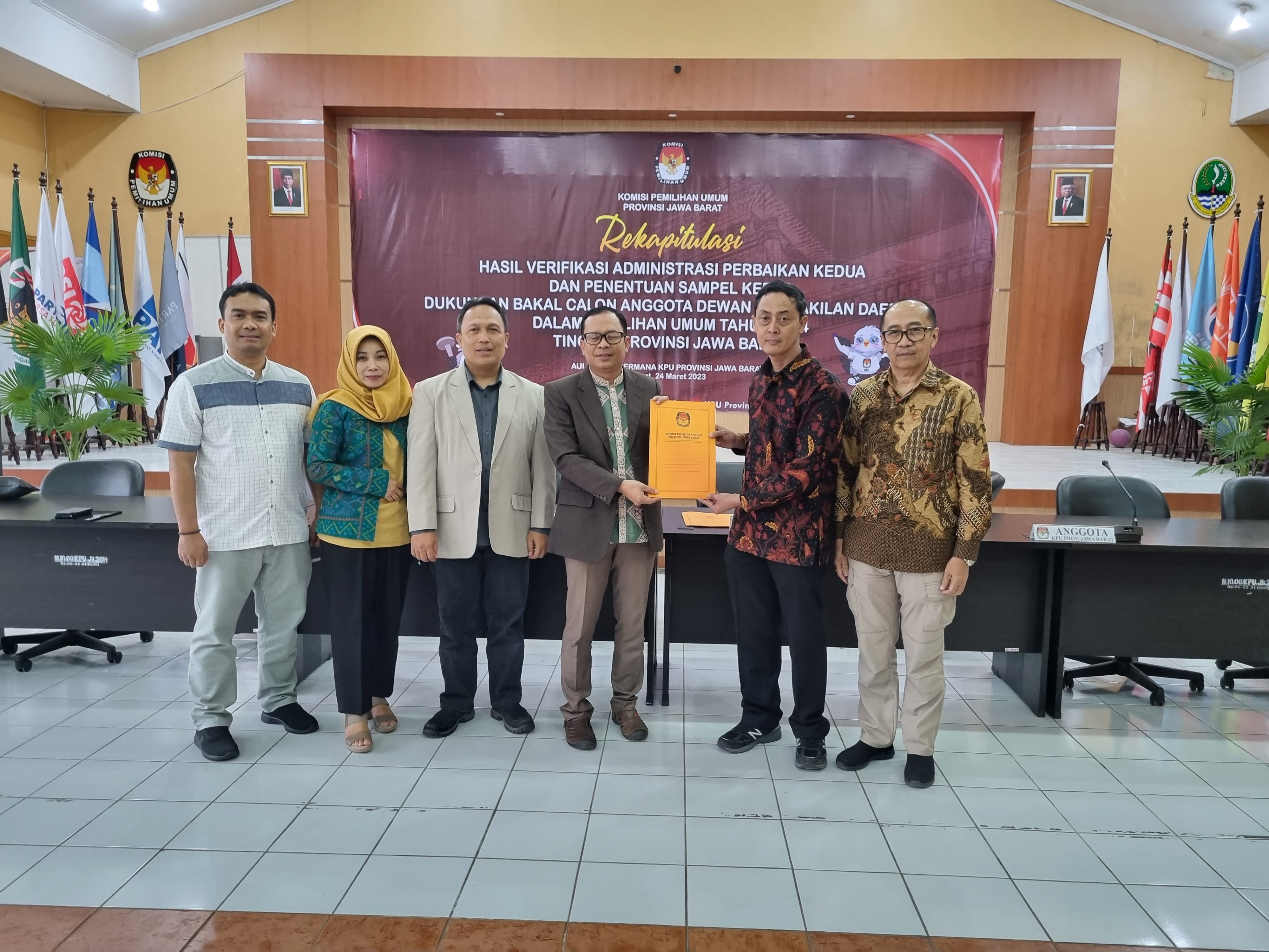 BAWASLU JABAR BERIKAN CATATAN DAN SARAN DALAM REKAPITULASI VERMIN PERBAIKAN KEDUA CALON ANGGOTA DPD