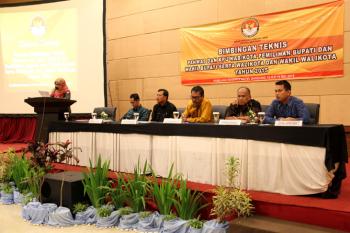 Panwaslu dan KPU Kab/Kota Ikuti Bimtek Persiapan Pemilukada 2015