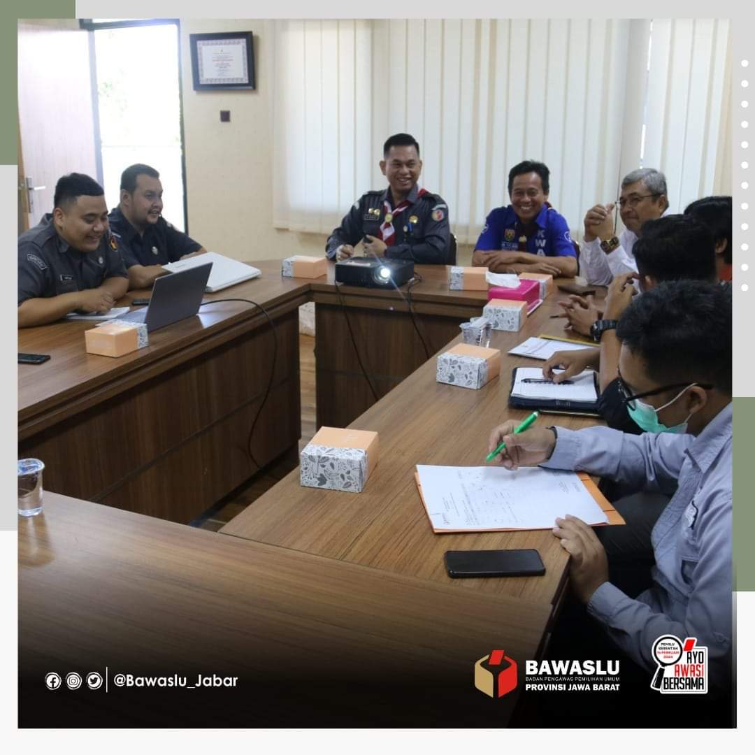 TERIMA KUNJUNGAN DARI KWARDA, BAWASLU JABAR DORONG ANGGOTA PRAMUKA AKTIF DALAM PEMANTAUAN PEMILU 