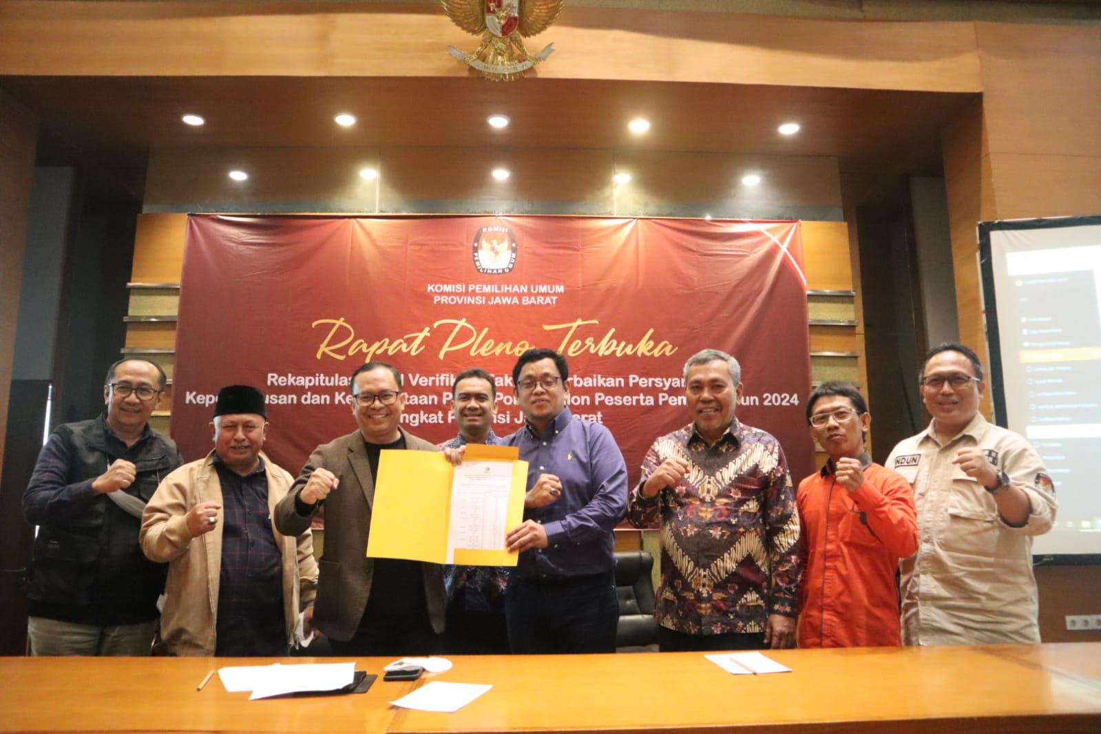 BAWASLU JABAR HADIRI PLENO REKAPITULASI HASIL VERIFIKASI FAKTUAL PERBAIKAN 