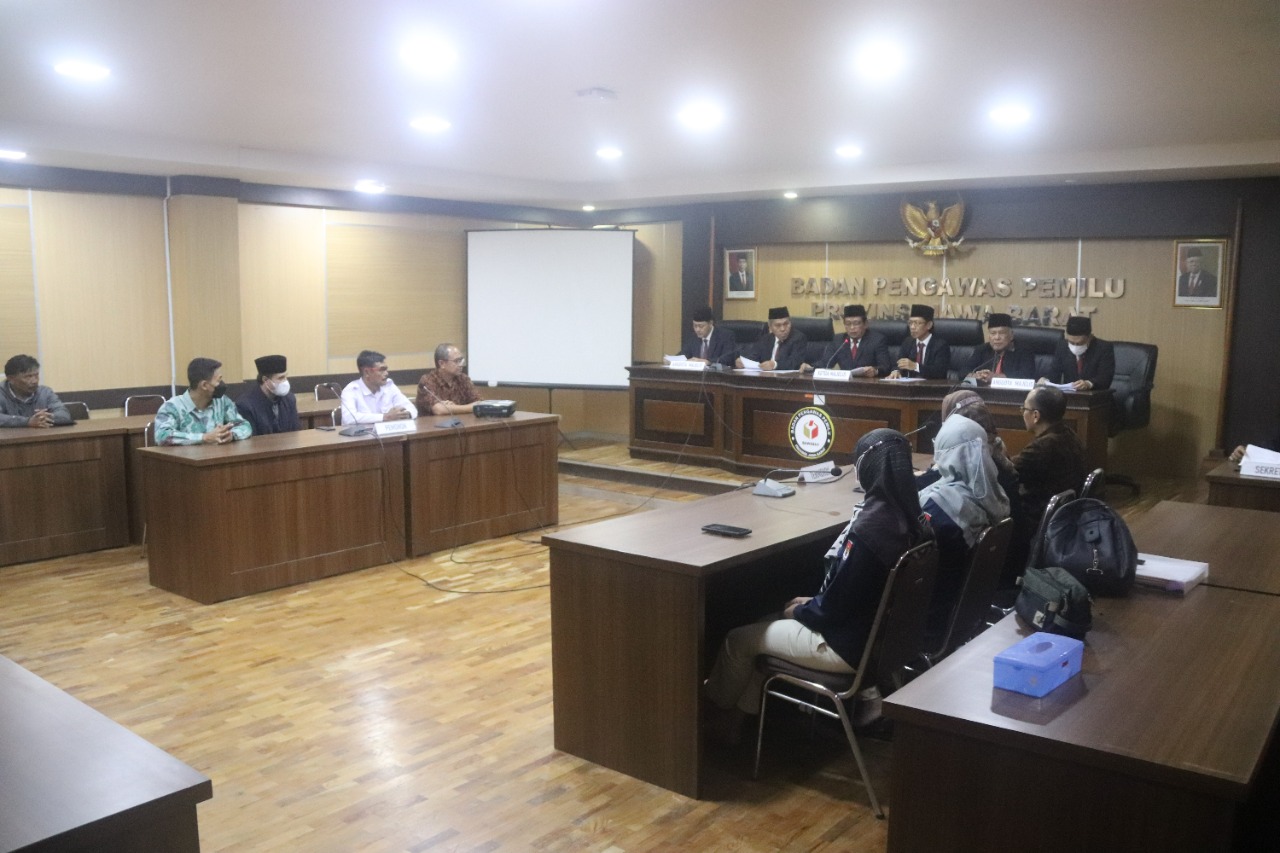 BAWASLU JABAR PUTUSKAN KESEPAKATAN MEDIASI PENYELESAIAN SENGKETA PROSES PENCALONAN PERSEORANGAN DPD 