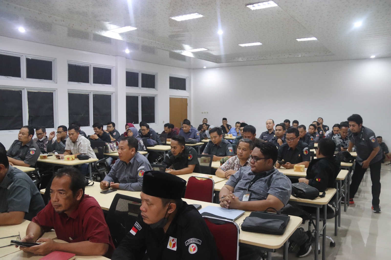 INVENTARISASI PERSOALAN PENGAWASAN DAN SAMPAIKAN INFORMASINYA PADA PUBLIK 