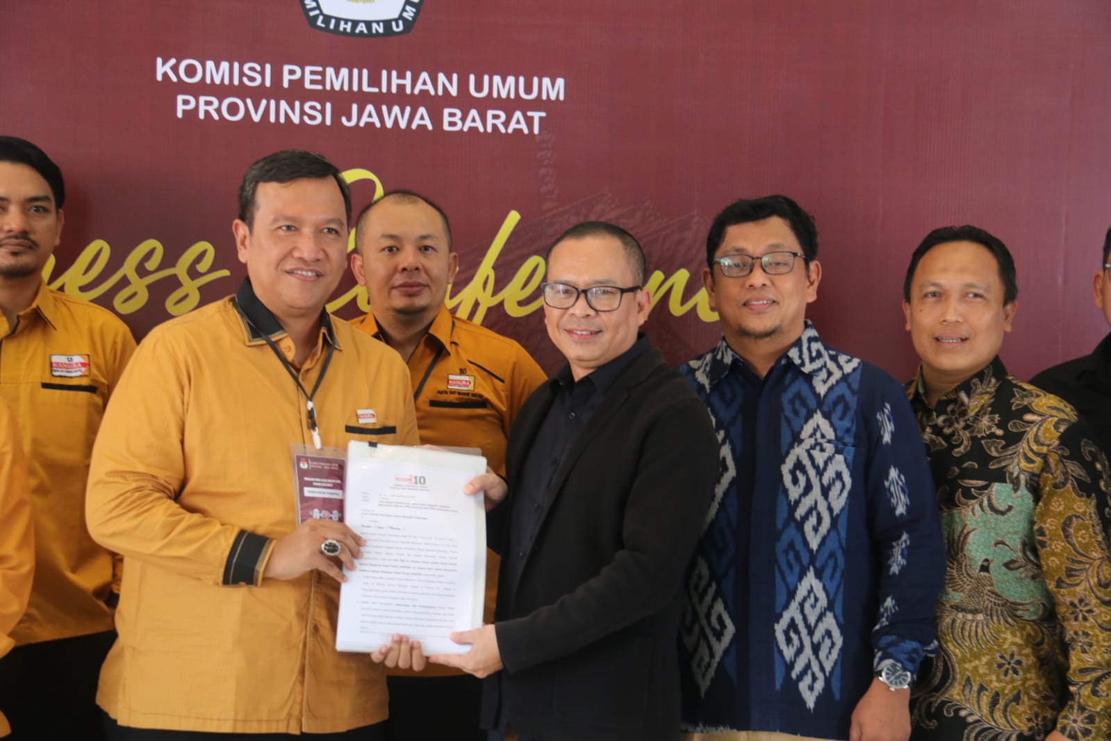  BAWASLU JABAR LAKUKAN PENGAWASAN PENDAFTARAN CALON ANGGOTA DPRD PROVINSI dan DPD  DI HARI KESEPULUH