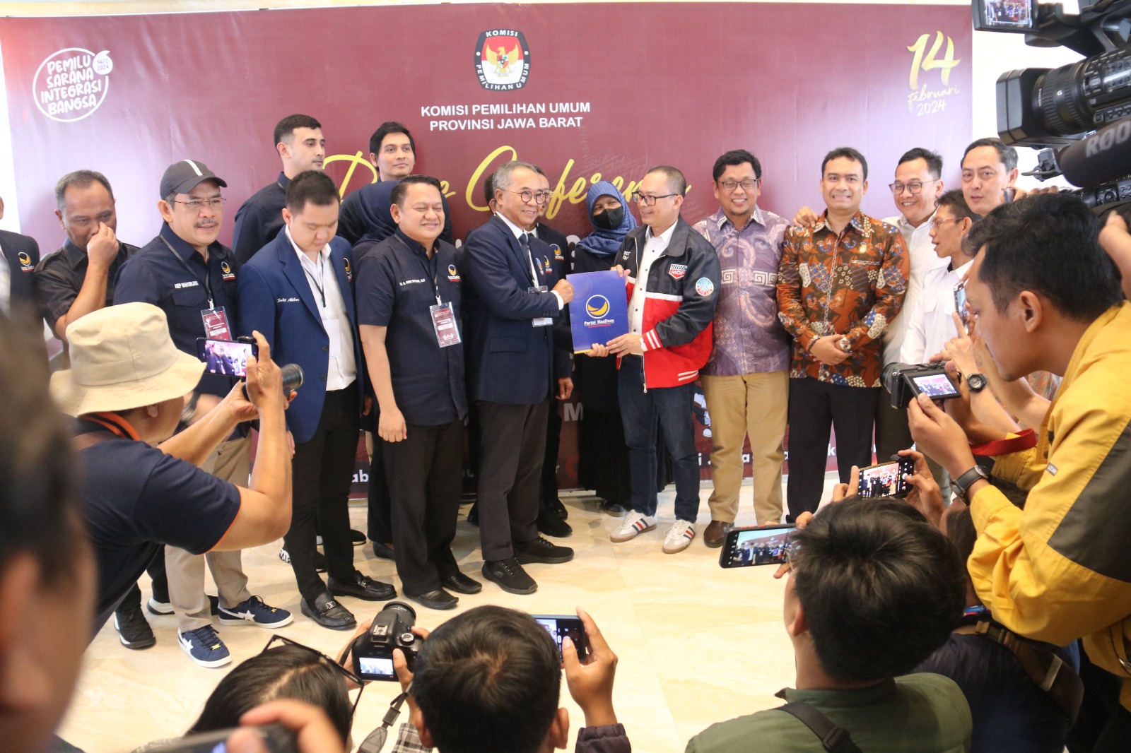 BAWASLU JABAR AWASI LANGSUNG HARI KESEBELAS PENDAFTARAN DPD DAN PENGAJUAN NAMA DPRD 