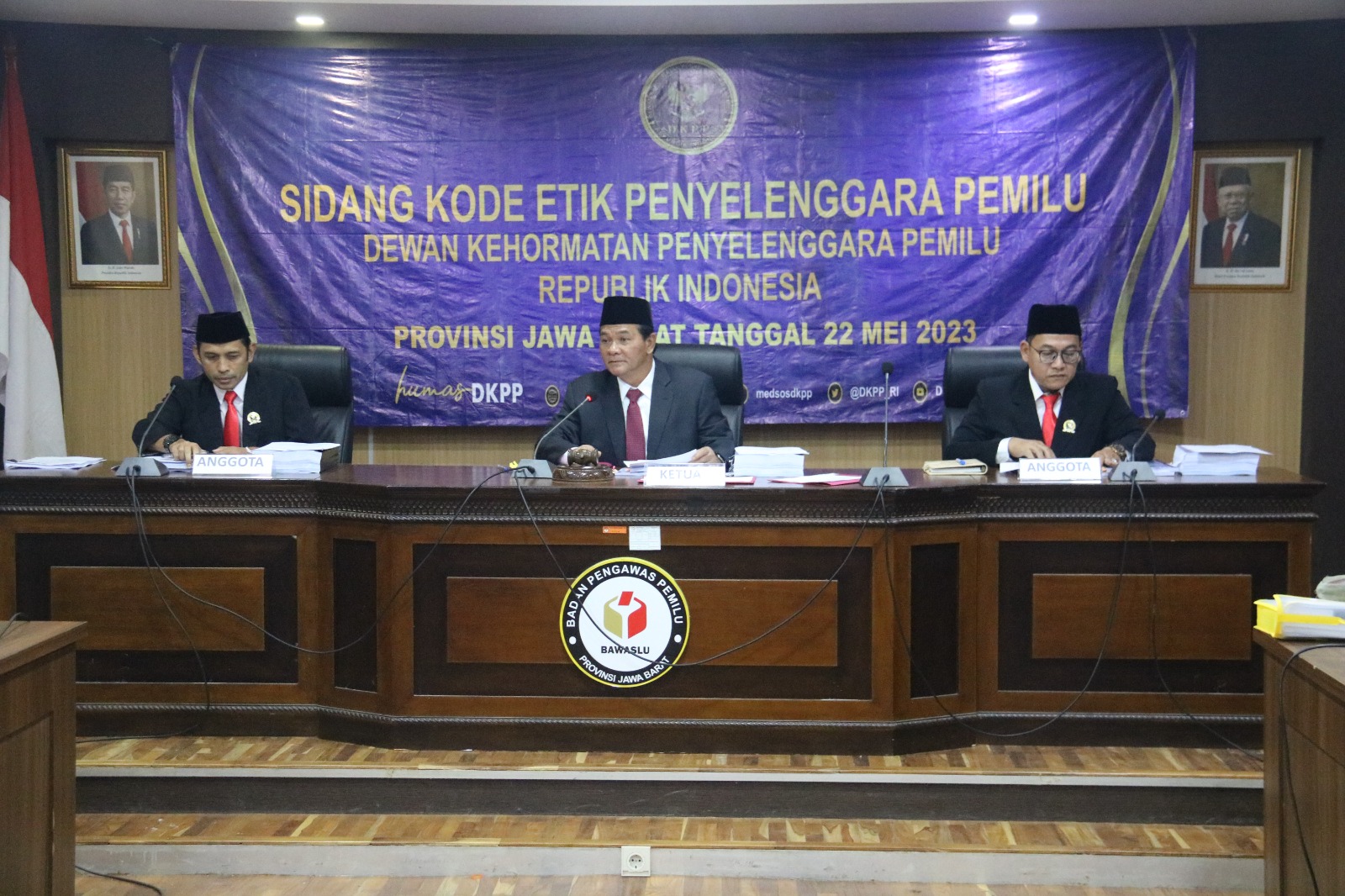 SIDANG DKPP KEMBALI DIGELAR DI KANTOR BAWASLU PROVINSI JAWA BARAT 