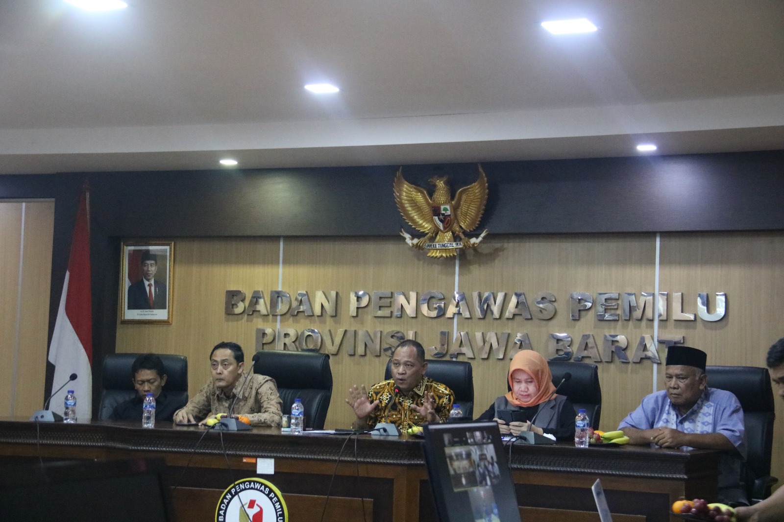 TOTOK BERIKAN ARAHAN PADA BAWASLU SELURUH INDONESIA DARI KANTOR BAWASLU PROVINSI JAWA BARAT 