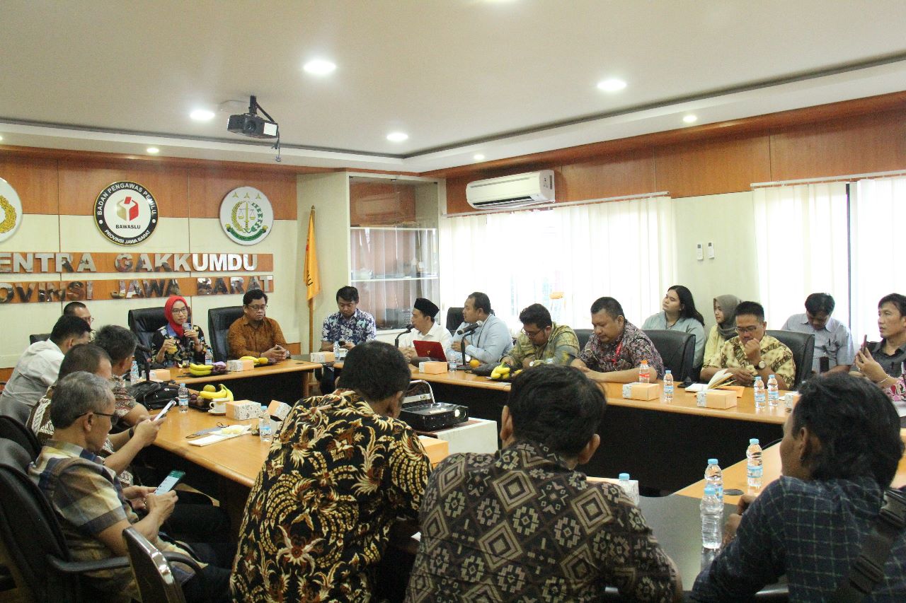  BAWASLU JABAR GELAR FASILITASI SUPERVISI PENERAPAN DAN PEMBINAAN PERBAWASLU NOMOR 3 TAHUN 2023 TENTANG SENTRA GAKKUMDU 