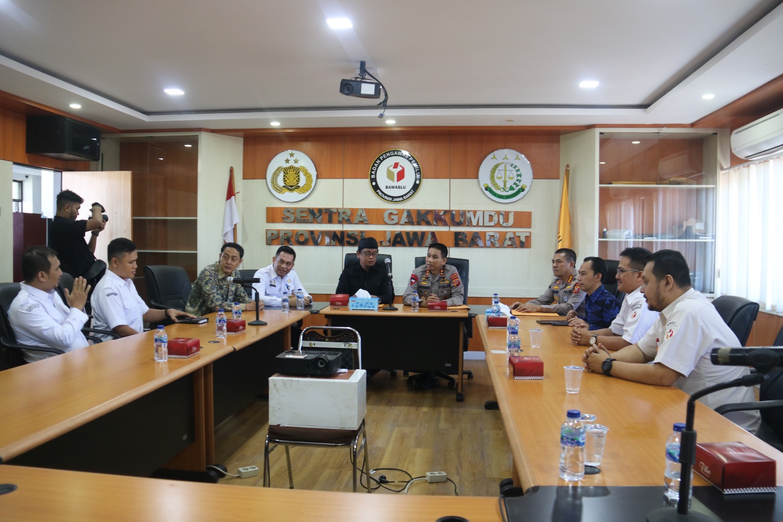 KAPOLDA JABAR BANGUN SINERGITAS BERSAMA BAWASLU JABAR 