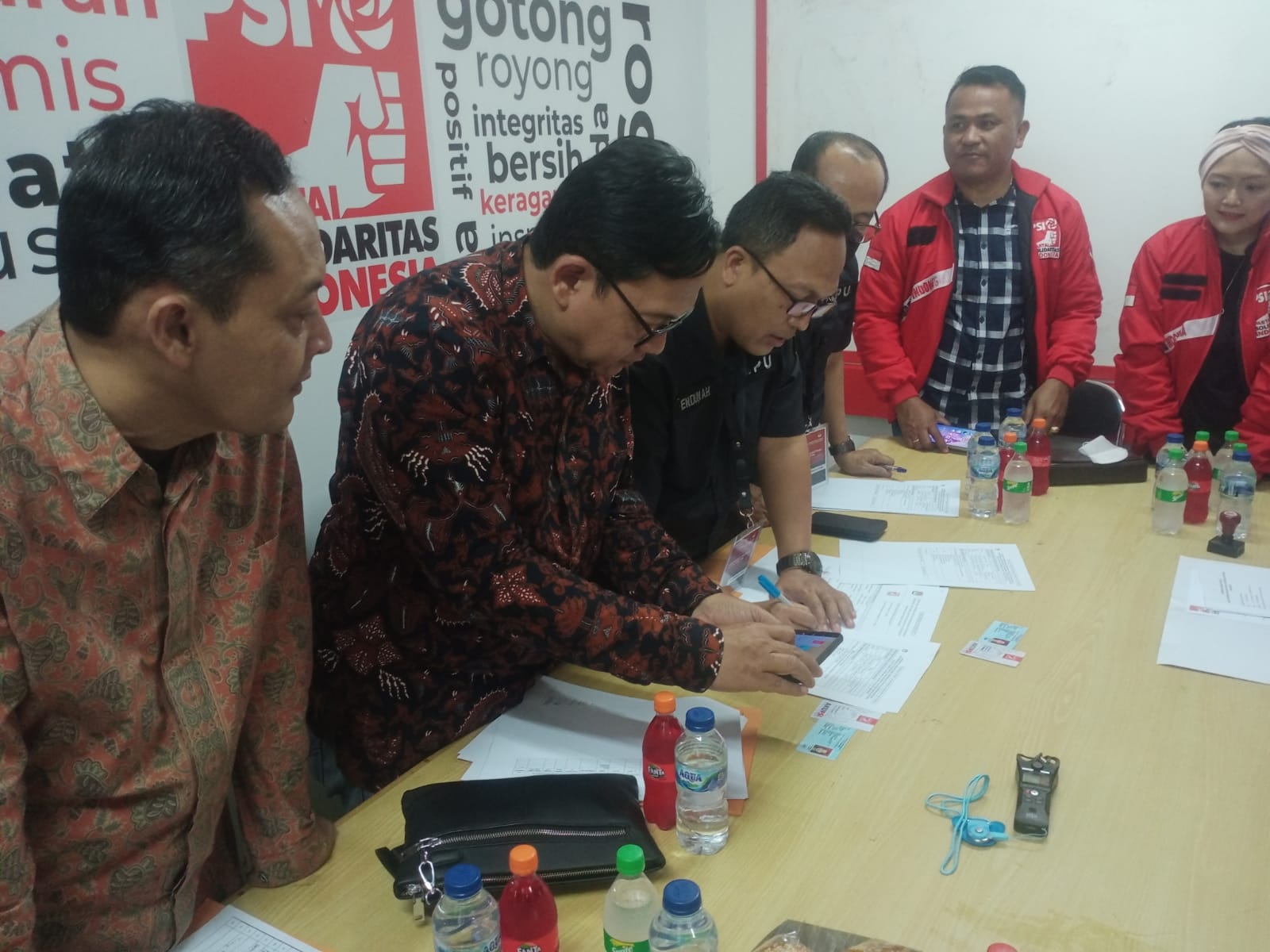Awasi Verifikasi Faktual Parpol, Bawaslu Jabar sambangi DPW Partai Solidaritas Indonesia Jabar