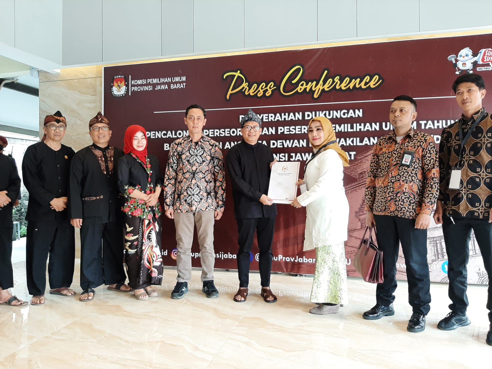 BAWASU JABAR AWASI  LANGSUNG PENGAWASAN PENYERAHAN DUKUNGAN DPD