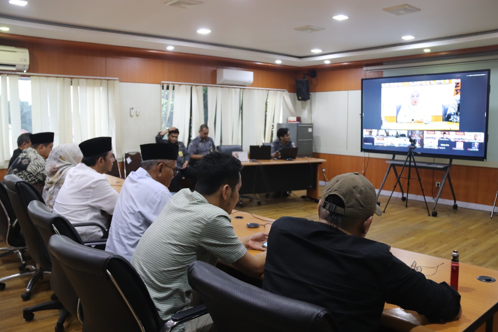 Ketua dan Anggota sedang memberikan arahan dalam acara Lauching Ngabuburit Pengawasan Bawaslu Jabar Tahun 2026 (25/2/26)