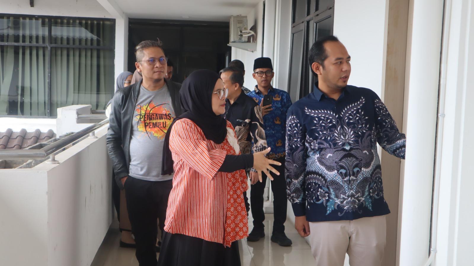 Lolly Suhenty Anggota Bawaslu RI tinjau gedung baru Bawaslu Jabar (5/6/26)