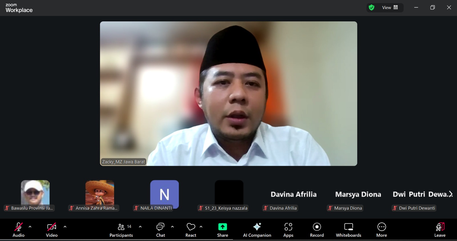 Ketua Bawaslu Provinsi Jawa Barat, Zacky Muhammad Zam Zam saat memaparkan materi kuliah kepada Mahasiswa Ilmu Politik FISIP  Universitas Padjadjaran, dalam rangka Konsolidasi Demokrasi secara virtual, Rabu, (11/2/2026). Foto: tangkapan layar zoom. 