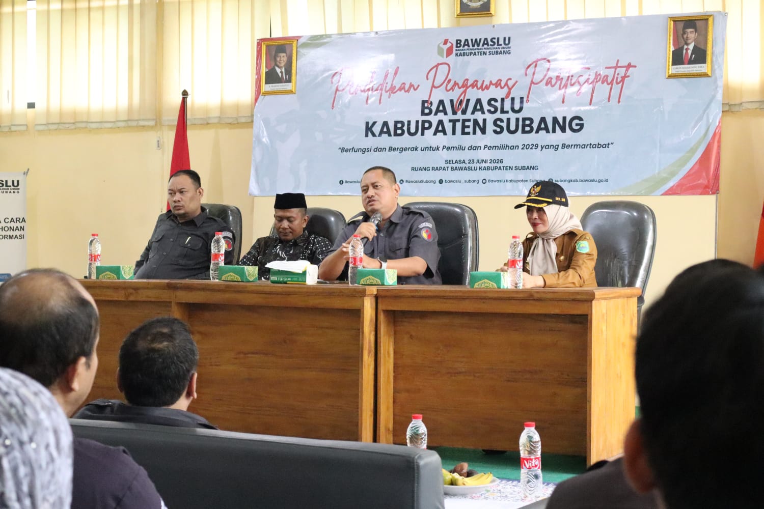 Anggota Bawaslu Provinsi Jawa Barat Syaiful Bachri saat memberikan arahan sekaligus membuka secara resmi agenda Pendidikan Pengawas Partisipatif (P2P) Bawaslu Kabupaten Subang Tahun 2026 di Kantor Bawaslu Kabupaten Subang, Selasa (23/6/2026).
