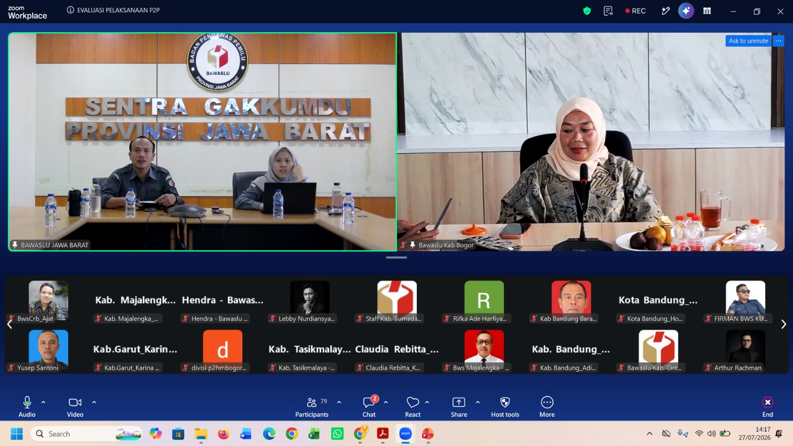 Koordinator Divisi Pencegahan dan Partisipasi Masyarakat Bawaslu Jabar Hj. Nuryamah, S.E.I., M.H. memberikan apresiasi dan arahan strategis dalam Rapat Evaluasi Pelaksanaan P2P Tahun 2026 secara daring bersama Bawaslu Kabupaten/Kota se-Jawa Barat, Senin (27/7/2026).