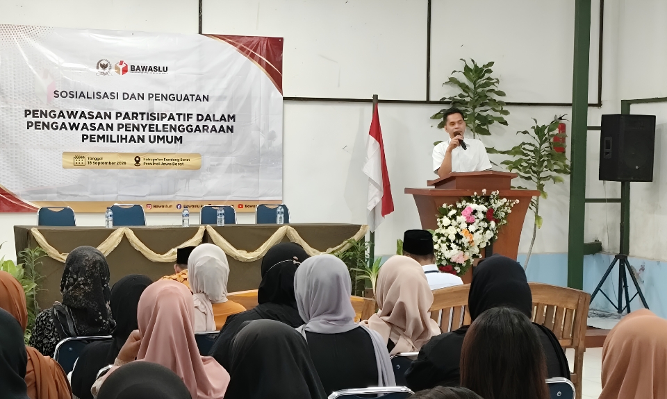 Usep Agus Zawari saat membuka kegiatan Sosialisasi dan Penguatan Pengawasan Partisipatif