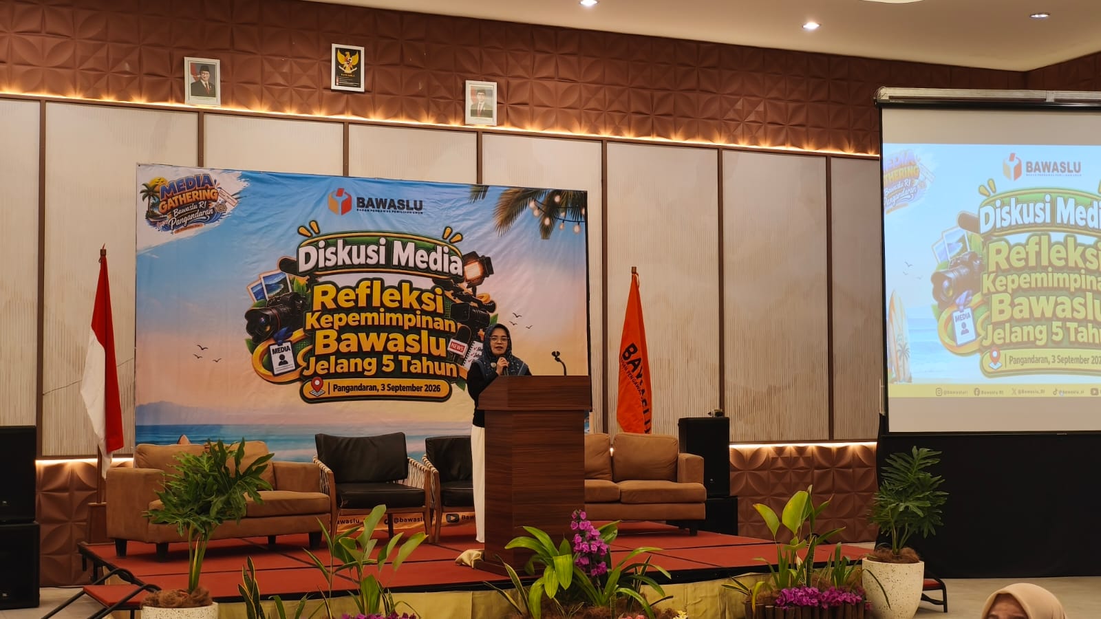 Koordinator Divisi Pencegahan, Partisipasi Masyarakat, dan Humas Bawaslu RI Lolly Suhenty memaparkan refleksi capaian kelembagaan dalam agenda Diskusi Media: Refleksi Kepemimpinan Bawaslu Jelang 5 Tahun di Pangandaran, Kamis (3/9/2026).