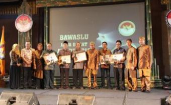 Bawaslu Jabar Award 2016 Berlangsung Sukses