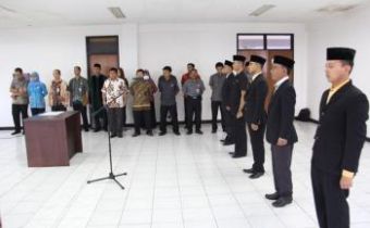 Kasek Bawaslu Jabar Lantik Kasek Panwaslu Kab/Kota Pemilukada 2015