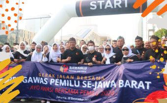 BAWASLU JABAR IKUTI GERAK JALAN DAN PAMERAN HASIL PENGAWASAN 