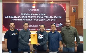BAWASLU JABAR AWASI PENENTUAN SAMPEL KESATU DUKUNGAN BAKAL CALON ANGGOTA DPD 