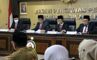 BAWASLU PROVINSI JAWA BARAT BACAKAN TIGA PUTUSAN TERJADINYA KESEPAKATAN PENYELESAIAN SENGKETA PROSES PEMILU BAKAL CALON ANGGOTA DPD