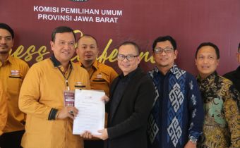  BAWASLU JABAR LAKUKAN PENGAWASAN PENDAFTARAN CALON ANGGOTA DPRD PROVINSI dan DPD  DI HARI KESEPULUH