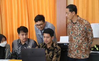 HARI KE 12 , DUA BAKAL CALON ANGGOTA DPD BELUM DITERBITKAN TANDA TERIMA KARENA KENDALA SILON 