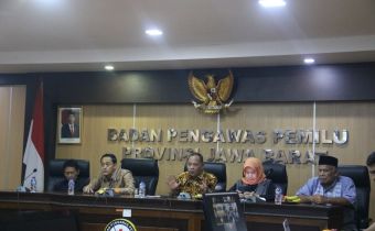 TOTOK BERIKAN ARAHAN PADA BAWASLU SELURUH INDONESIA DARI KANTOR BAWASLU PROVINSI JAWA BARAT 