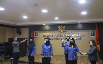 TIGA ORANG DILANTIK MENJADI PEJABAT FUNGSIONAL DI LINGKUNGAN BAWASLU PROVINSI JAWA BARAT 