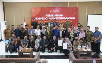 BAWASLU JABAR MEMBINA PENGELOLAAN KEHUMASAN 