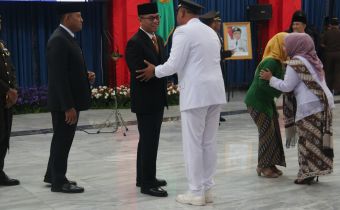 KEPALA SEKRETARIAT BAWASLU PROVINSI JAWA BARAT HADIRI PELANTIKAN WALIKOTA BEKASI 