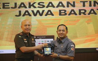 AUDIENSI KE KEJAKSAAN TINGGI JAWA BARAT : SINERGI PENTING DALAM PERSIAPAN PEMILU SERENTAK TAHUN 2024