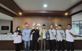 Ketua dan Anggota Bawaslu Jabar berfoto bersama setelah acara diskusi dengan ISMAHI