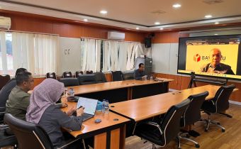 Kepala Sekretariat Bawaslu Jabar dan Para Kabag sedang mengikuti Rapat Daring di Ruangan Gakkumdu Bawaslu Jabar (9/2/26)