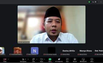 Ketua Bawaslu Provinsi Jawa Barat, Zacky Muhammad Zam Zam saat memaparkan materi kuliah kepada Mahasiswa Ilmu Politik FISIP  Universitas Padjadjaran, dalam rangka Konsolidasi Demokrasi secara virtual, Rabu, (11/2/2026). Foto: tangkapan layar zoom. 