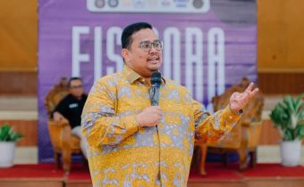 Ketua Bawaslu RI, Rahmat Bagja, memaparkan sejumlah tantangan dalam menjaga substansi demokrasi di tengah meningkatnya dinamika kontestasi politik saat menjadi pembicara pada Seminar Nasional Universitas Galuh Ciamis, 10 Juni 2026.