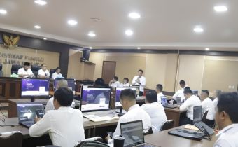 Peserta Orientasi Pegawai Pemerintah dengan Perjanjian Kerja (PPPK) Bawaslu se-Jawa Barat mengikuti sesi pembukaan orientasi