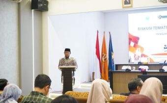Ketua Bawaslu Jabar sedang memberikan sambutan dalam acara Penguatan Strategi Pencegahan dan Penindakan Politik Uang dalam Mewujudkan Pemilu Berintegritas di Unpad, Bandung (22/07/2026)
