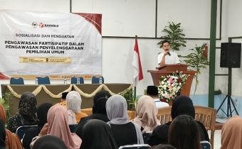 Usep Agus Zawari saat membuka kegiatan Sosialisasi dan Penguatan Pengawasan Partisipatif